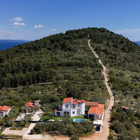 Apartmán Costa With Private Pool