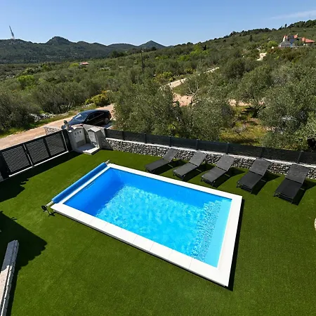 Apartmán Costa With Private Pool