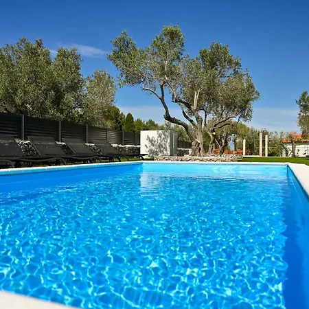 Apartmán Costa With Private Pool