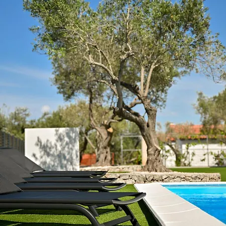 Costa With Private Pool Apartmán