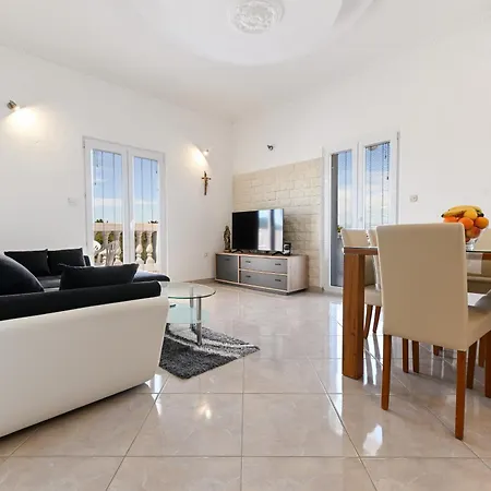 Apartmán Costa With Private Pool