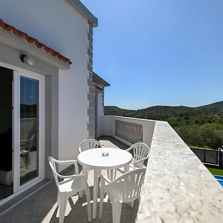 Apartmán Costa With Private Pool Preko